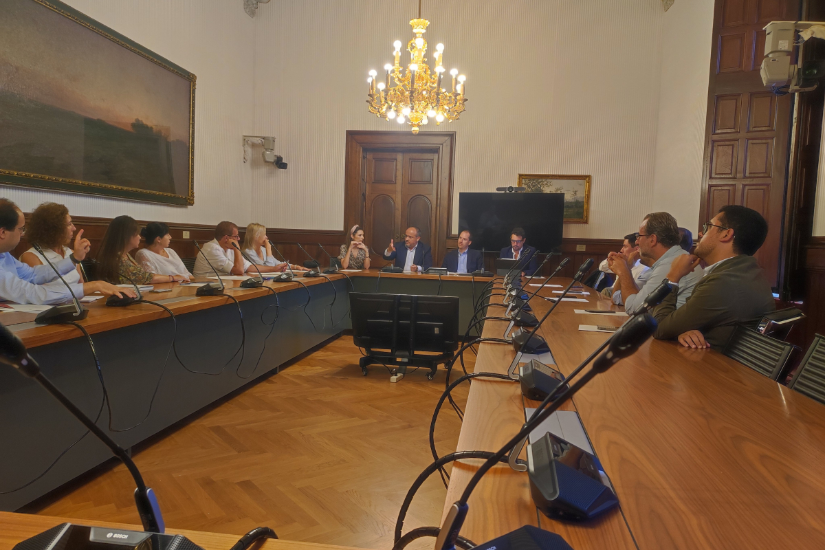 El PP pide una auditoría para reducir el gasto político de la Generalitat y acusa a Illa de crear un chiringuito socialista enchufando a familiares del PSC